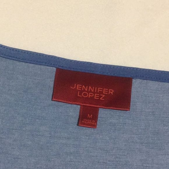 Jennifer López Long Sleeve Open Shoulder Top - Picture 5 of 6